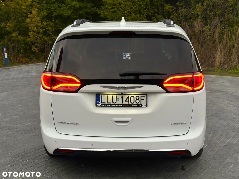 Chrysler Pacifica - 6