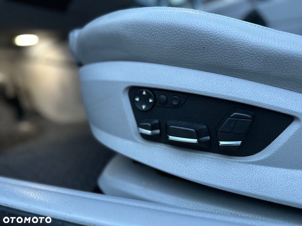 BMW Seria 5 520d Luxury Line - 26