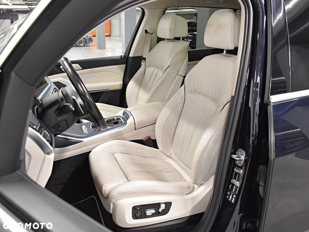 BMW X7 M50i sport - 10