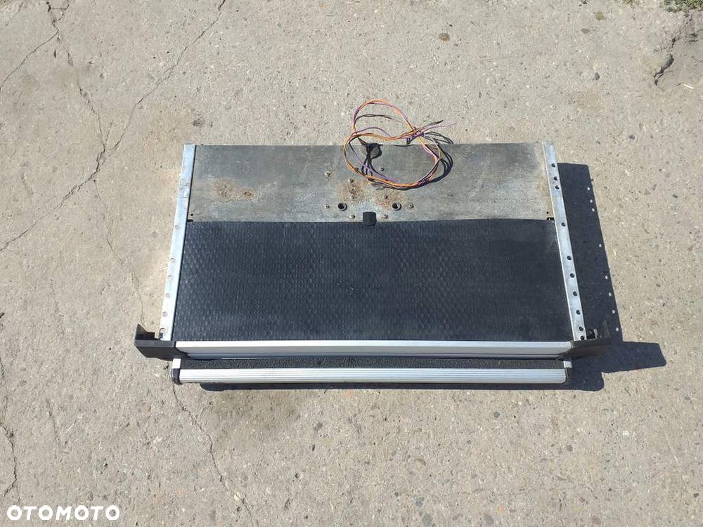 Elektrycznie wysuwany Stopień THULE do Kampera - 2