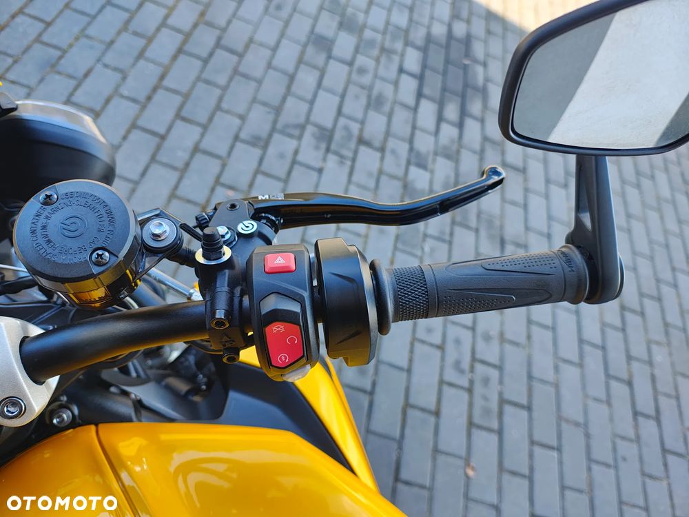 Triumph Street Triple - 21