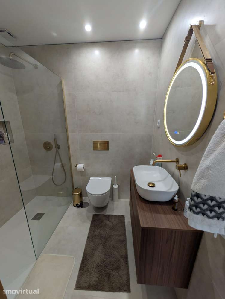 Apartamento T3 com 3 casas de banho, varanda e garagem - Grande imagem: 4/14