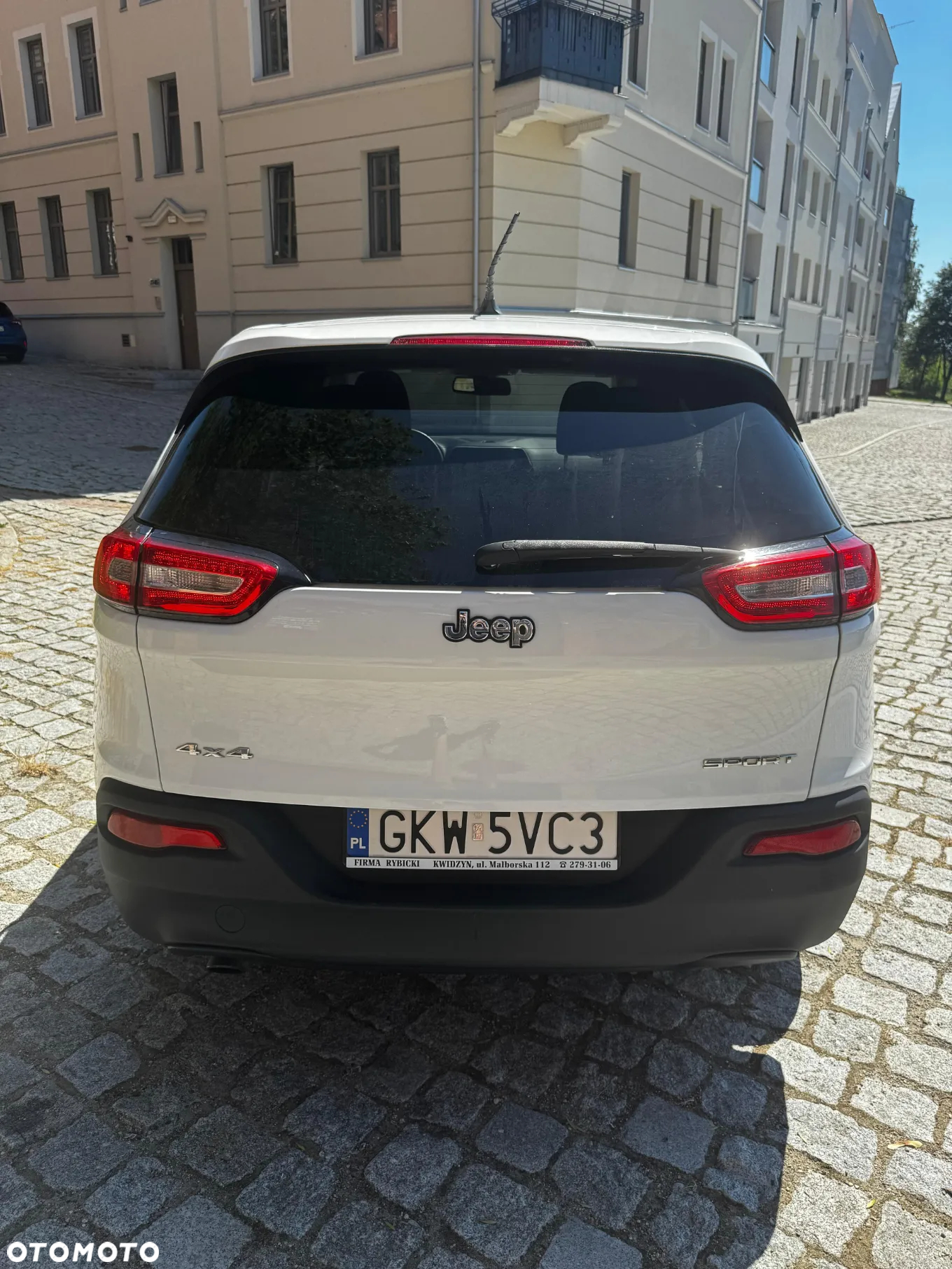 Jeep Cherokee - 4