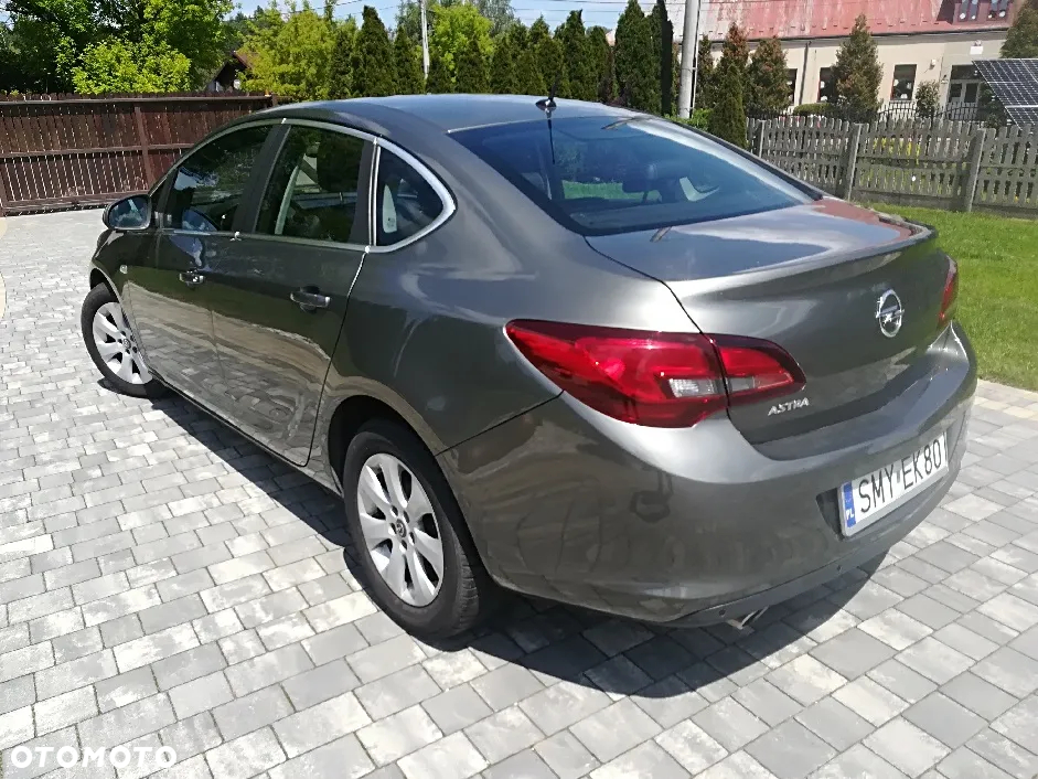 Opel Astra IV 1.4 T Business EU6 - 11
