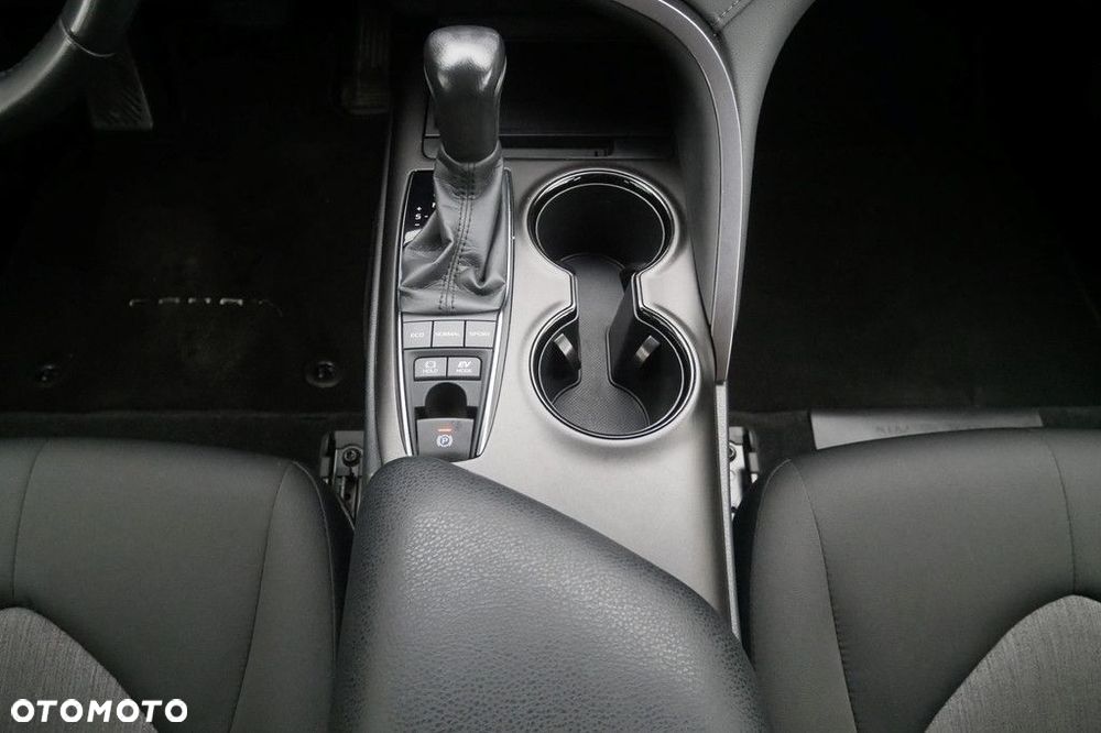 Toyota Camry 2.5 Hybrid Comfort CVT - 11