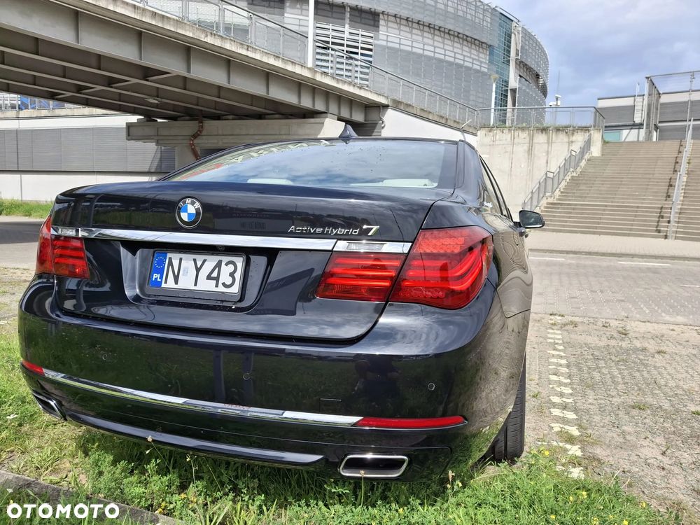 BMW Seria 7 740i - 8