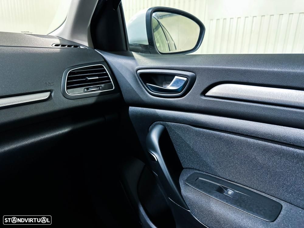 Renault Mégane 1.6 Plug-In Limited - 31