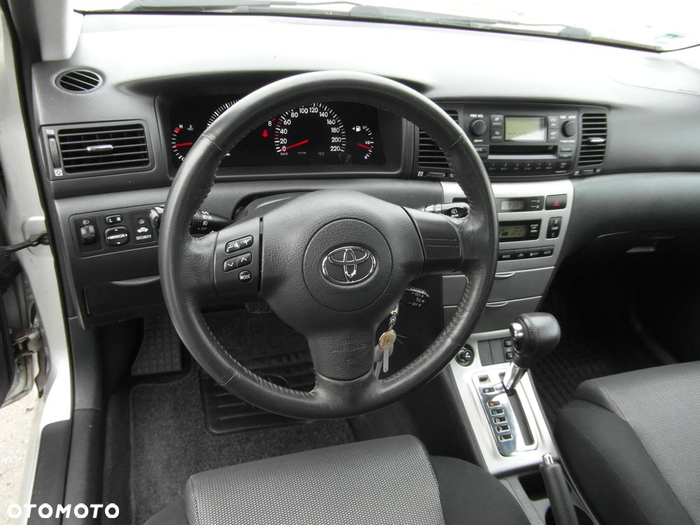 Toyota Corolla 1.6 VVT-i Automatik Executive - 25