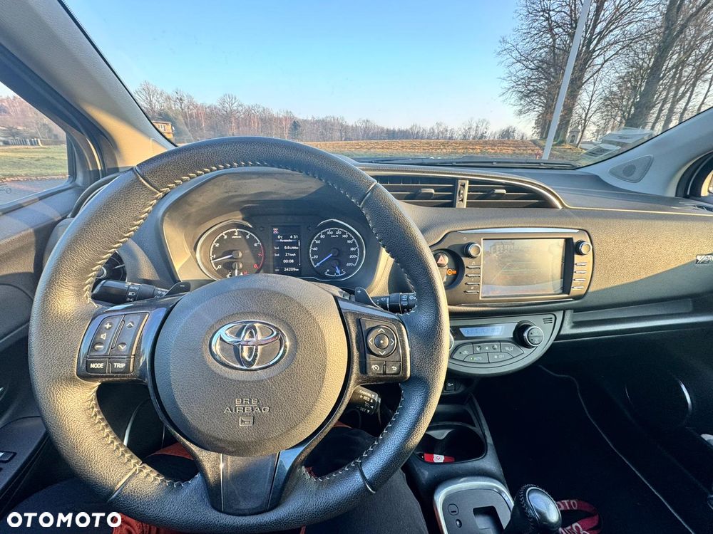 Toyota Yaris 1.5 20th Anniversary CVT - 11