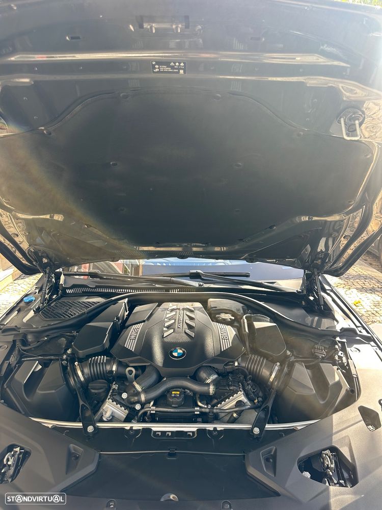 BMW M850i xDrive - 11