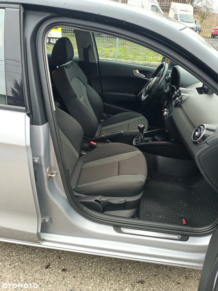 Audi A1 Sportback 1.6 TDI design - 12