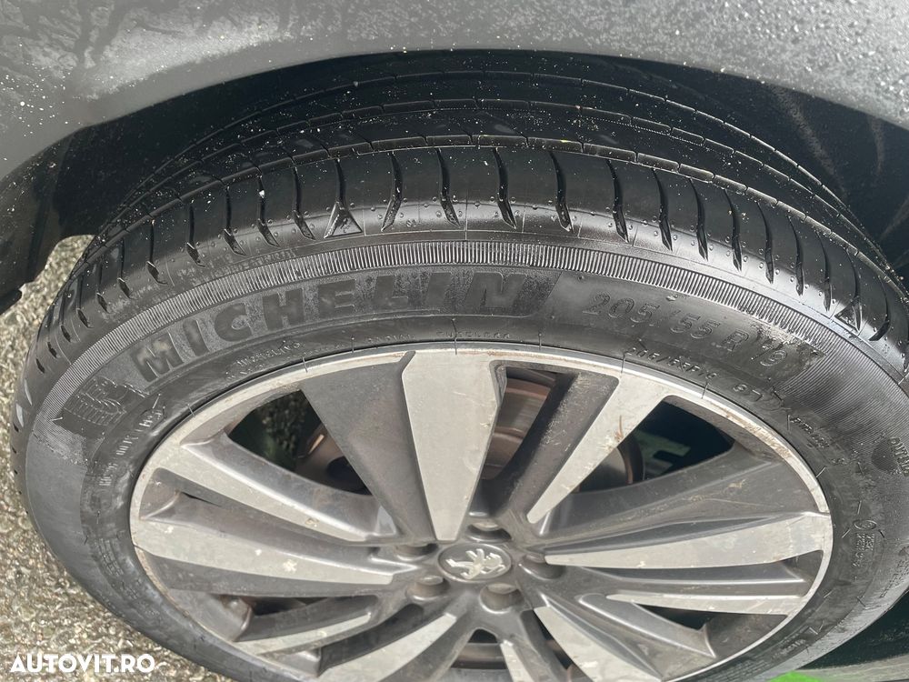 Peugeot 3008 PureTech 130 Stop & Start GPF Roadtrip - 21