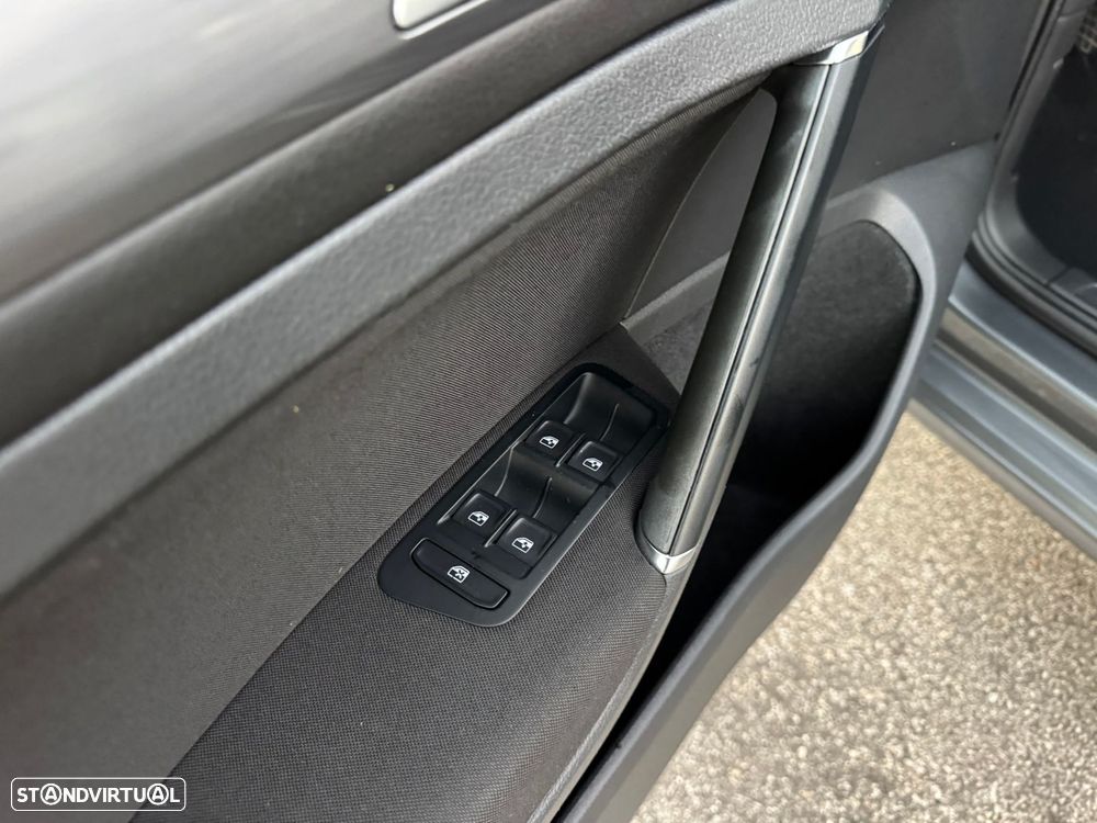 VW Golf Variant 1.6 TDi Confortline - 18