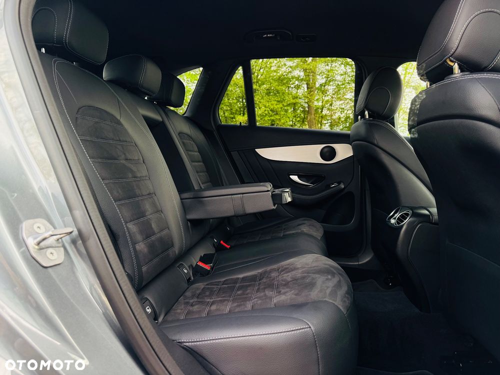 Mercedes-Benz GLC 200 4Matic 9G-TRONIC AMG Line Plus - 33