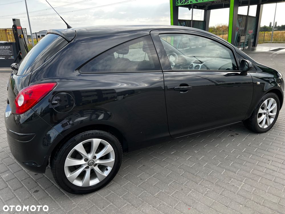 Opel Corsa 1.4 16V Cosmo - 8