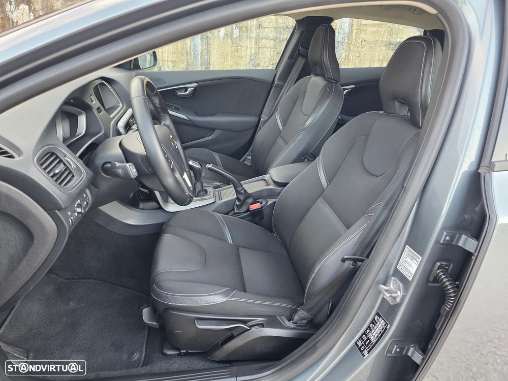 Volvo V40 2.0 D2 Momentum - 4