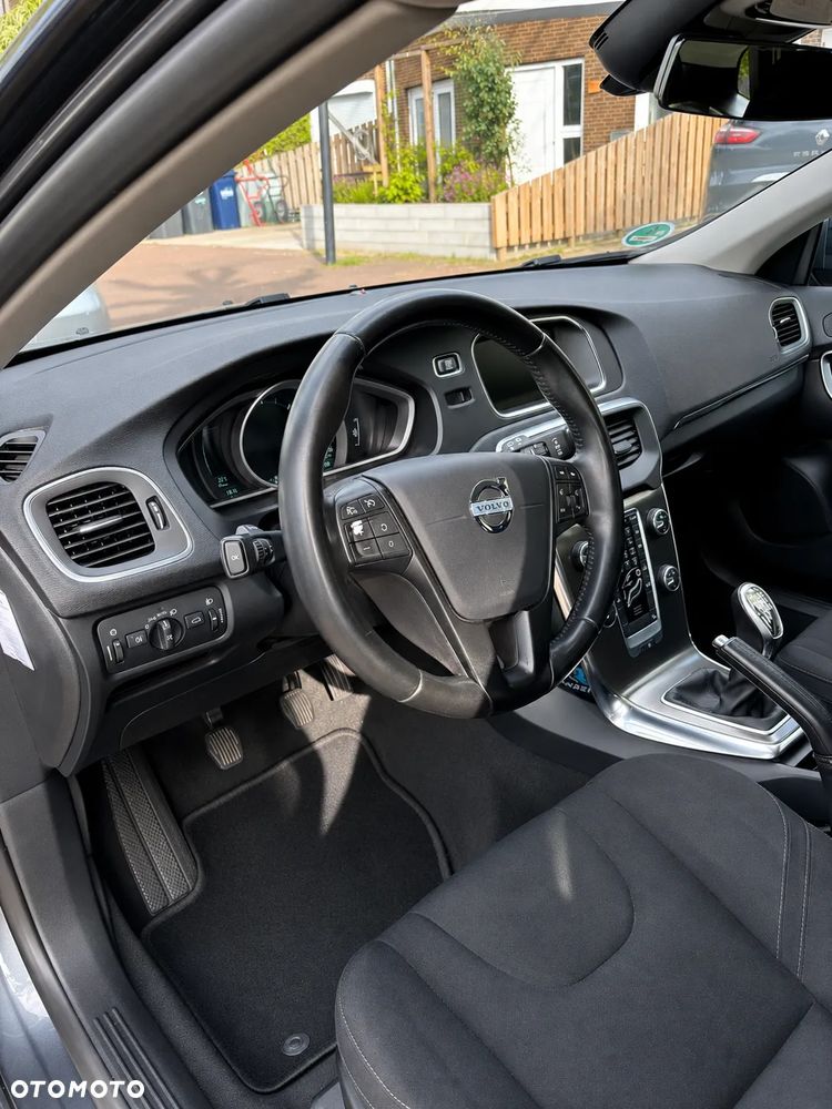 Volvo V40 D2 - 9