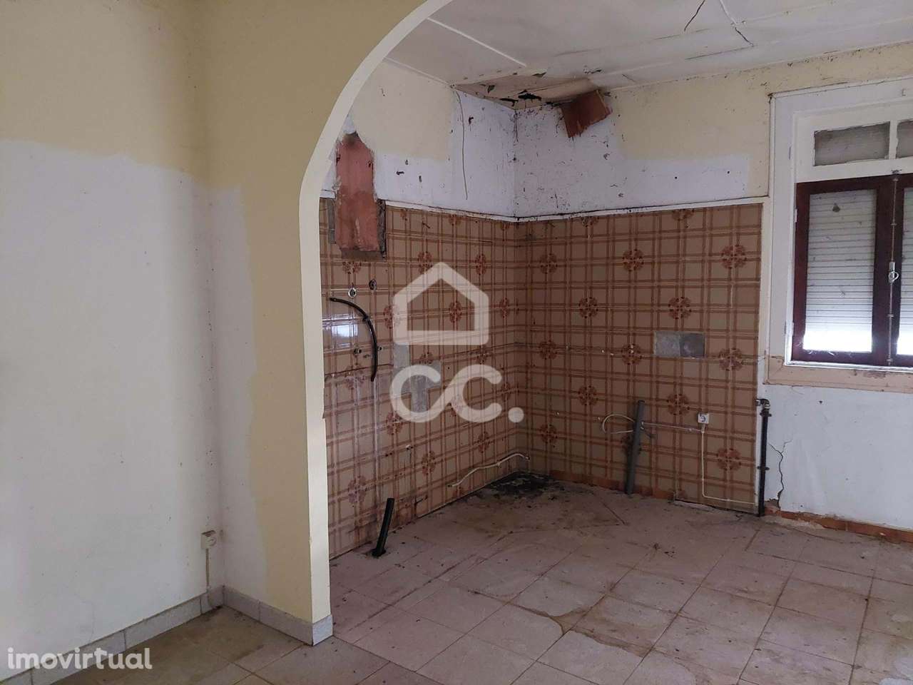 Moradia para restauro com terreno na periferia da cidade excelente opo - Grande imagem: 4/15