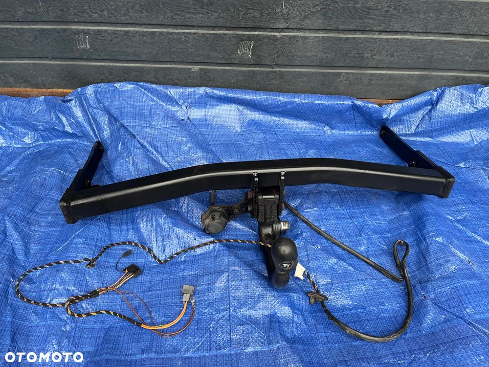 AUDI Q3 8U HAK HOLOWNICZY WYPINANY - 1