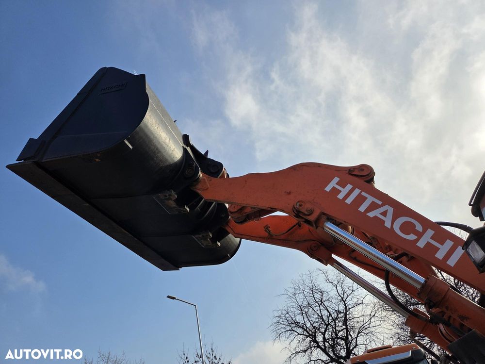 Hitachi Cupa 5mc, 28tone, ANVELOPE NOI, VIRARE prin JOYSTICk, Gresare automata, Inaltiime basculare cupa 4,3m, Lama noua la cupa, produs in JAPONIA, camera luat vederi spate, posibilitate leasing, motor 282 CP, STARE BUNA, PROMOTIE 86.900 EUR+tva - 29