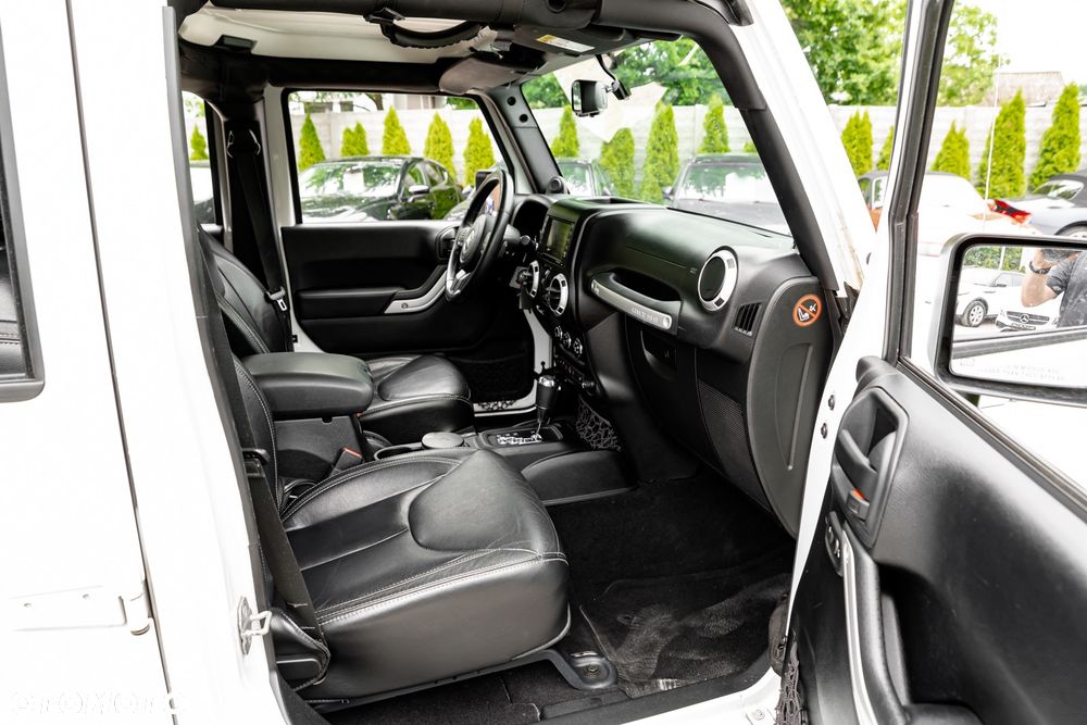 Jeep Wrangler Unlimited 3.6 Automatik Sahara - 23
