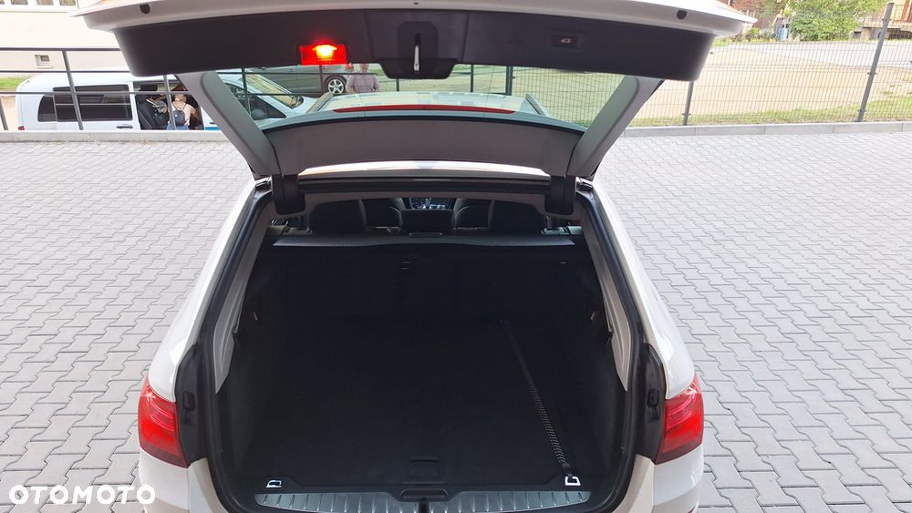 BMW Seria 5 518d - 24