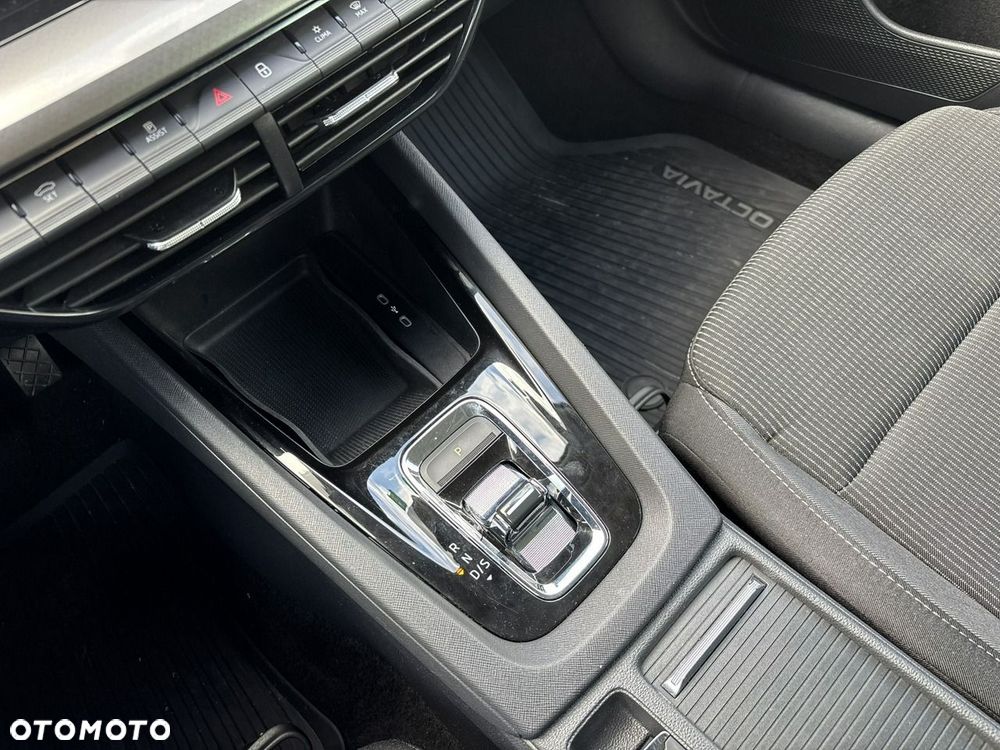 Skoda Octavia 2.0 TDI Ambition DSG - 25