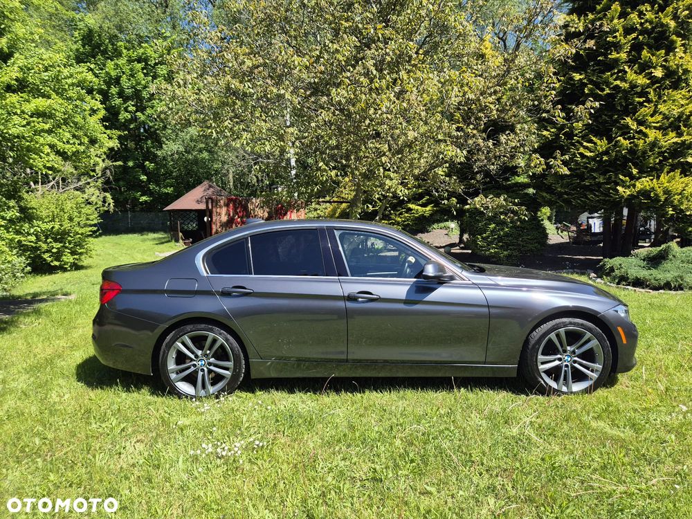 BMW Seria 3 330i Edition Luxury Line Purity - 9