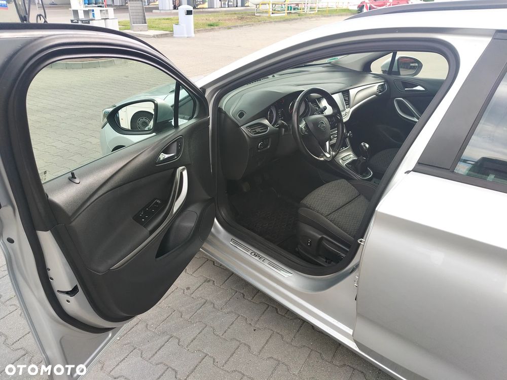 Opel Astra 1.6 CDTI Dynamic - 11