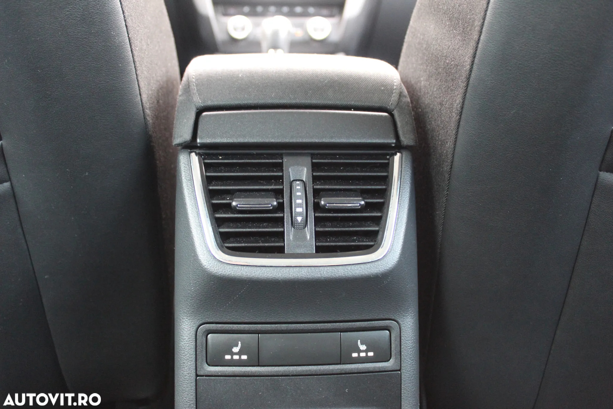 Skoda Octavia 2.0 TDI ELEGANCE DSG - 23