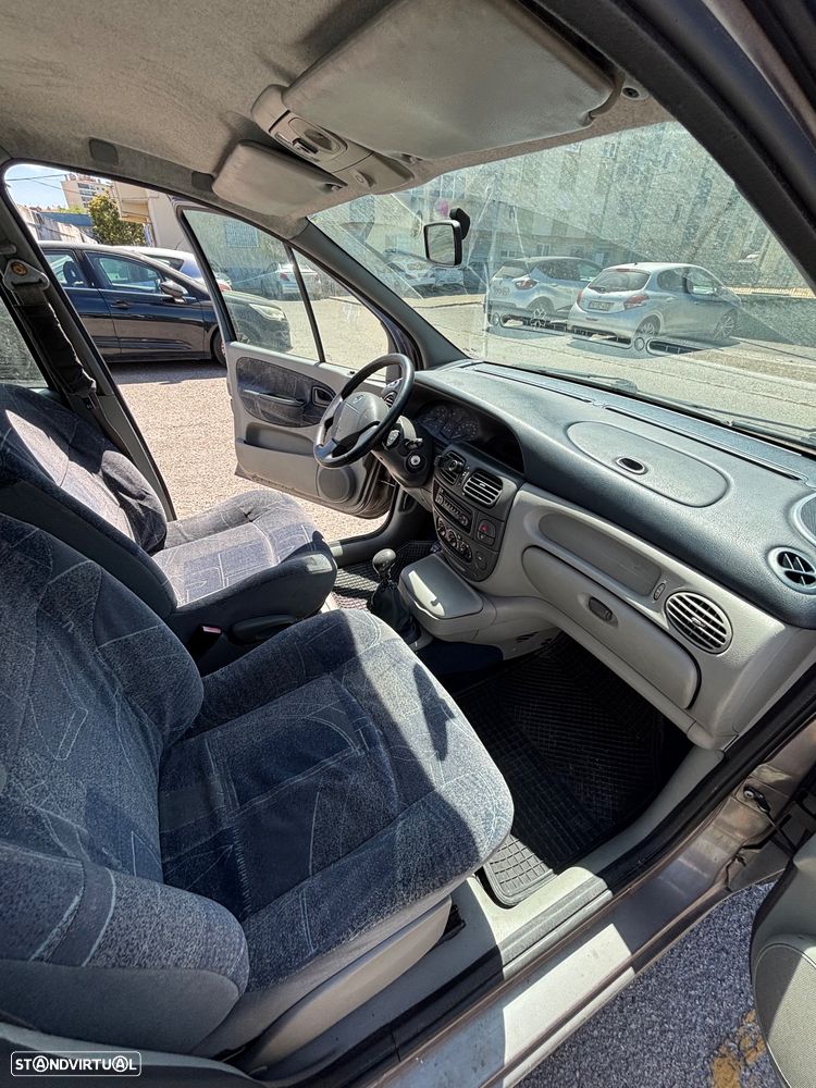 Renault Scénic 1.4 16V RXE AC - 8