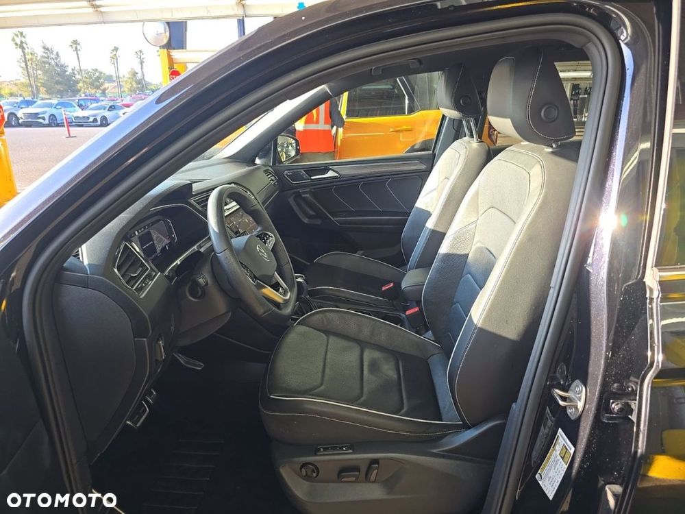 Volkswagen Tiguan - 12