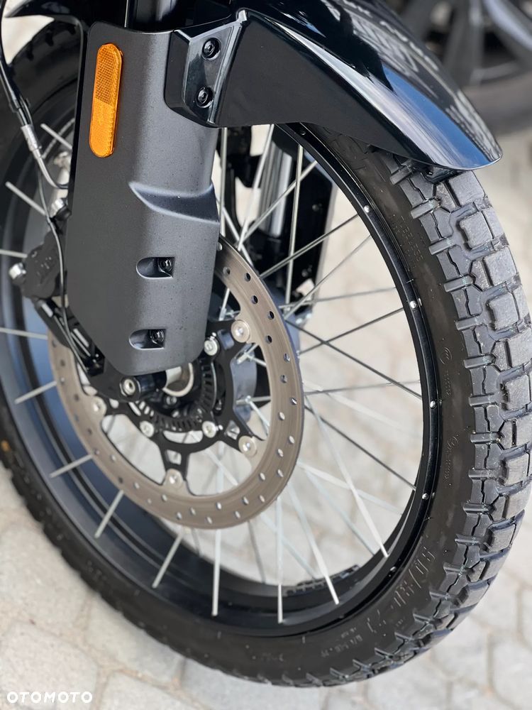 CFMoto MT - 9