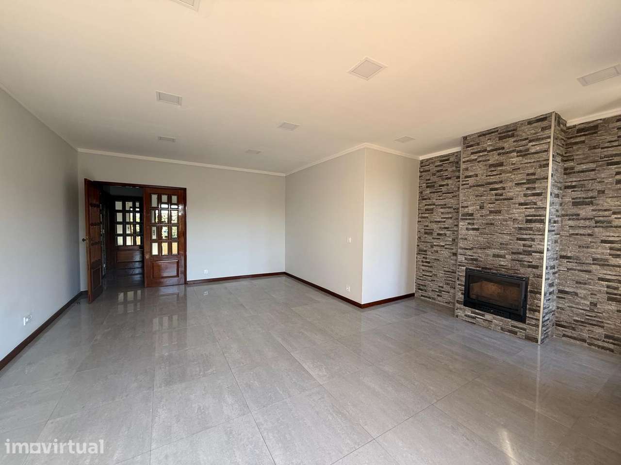 JD - Apartamento T3, Paços de Brandão, com 3 frentes, com áreas amplas - Grande imagem: 3/27