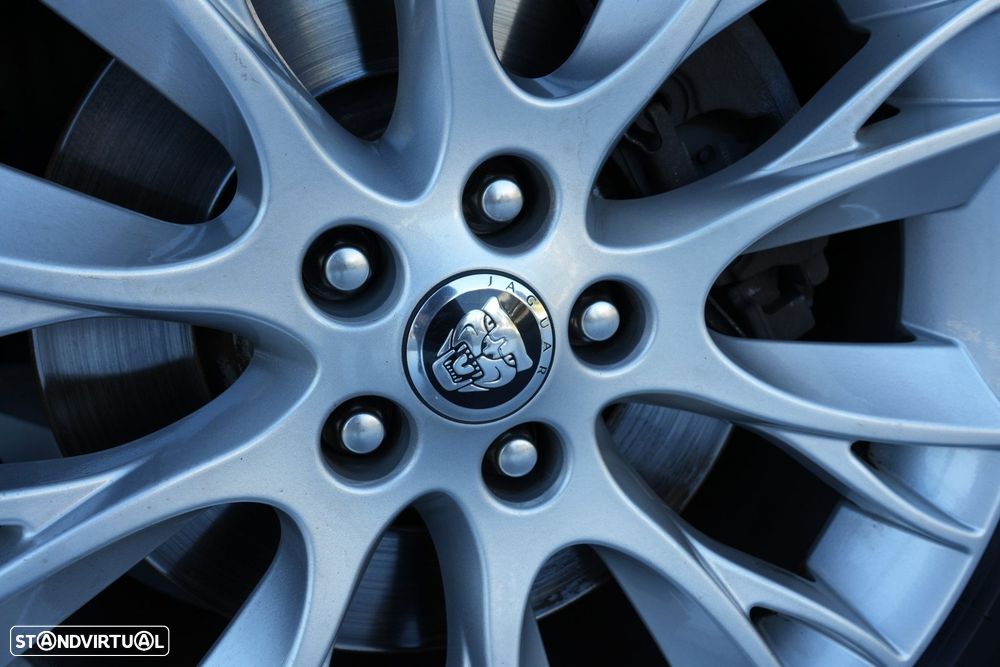 Jaguar XF 2.2 D Luxury - 36