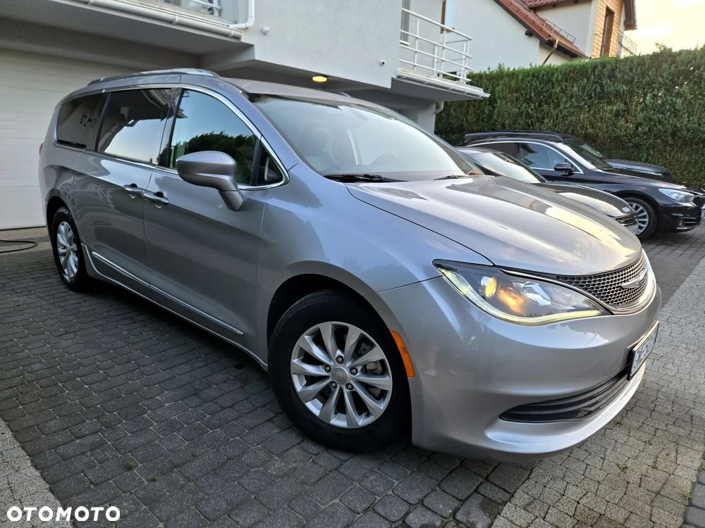Chrysler Pacifica - 2