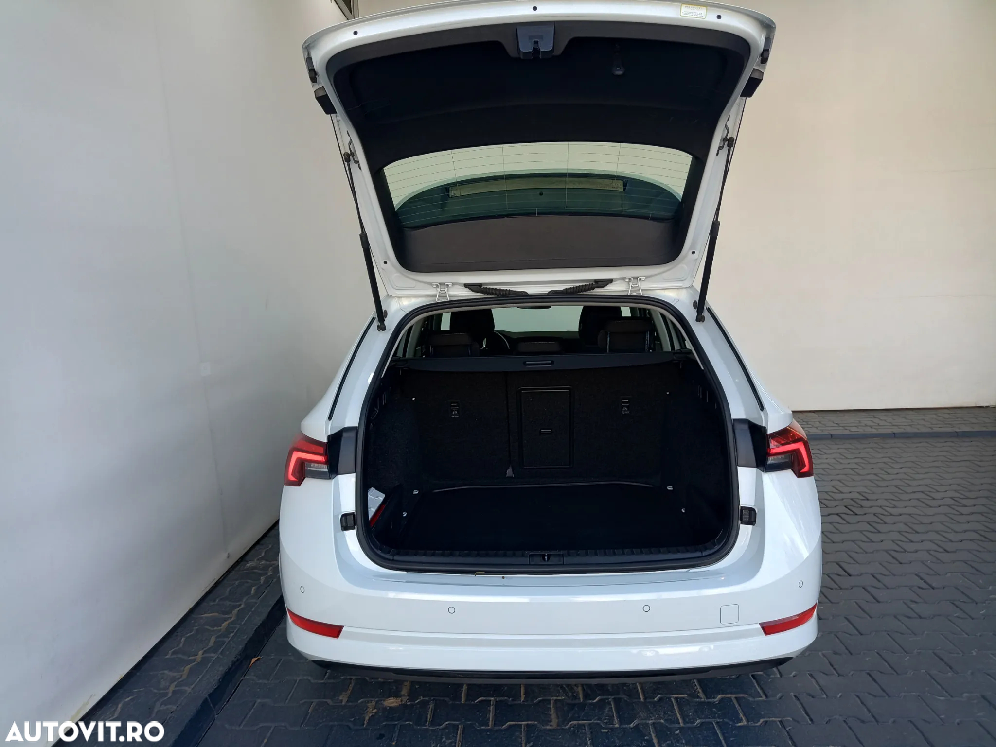 Skoda Octavia Combi 2.0 TDI DSG Ambition - 29