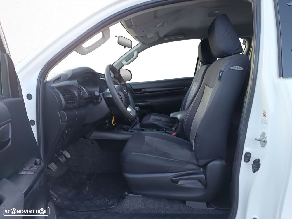 Toyota Hilux - 12