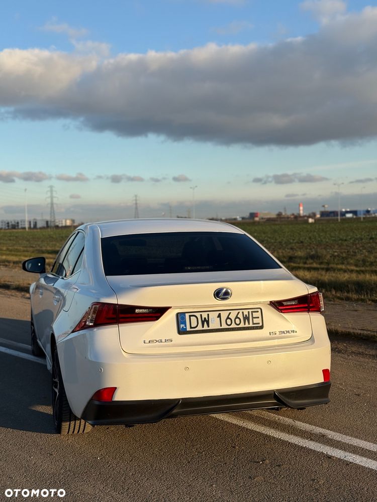 Lexus IS 300h Elite - 5
