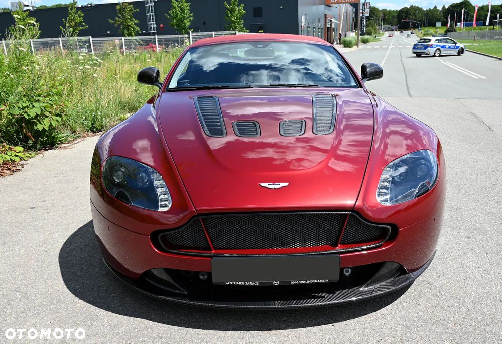Aston Martin Vantage - 15