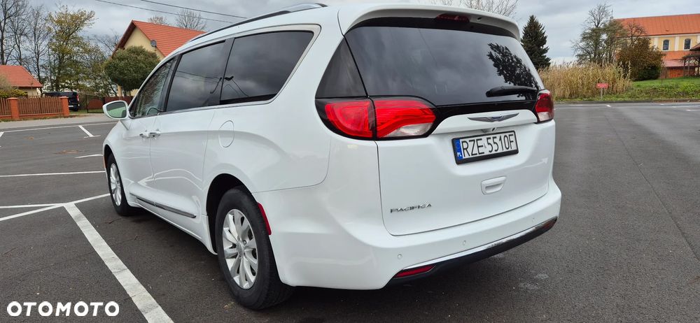 Chrysler Pacifica - 5