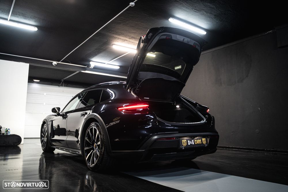 Porsche Taycan Cross Turismo 4S - 27