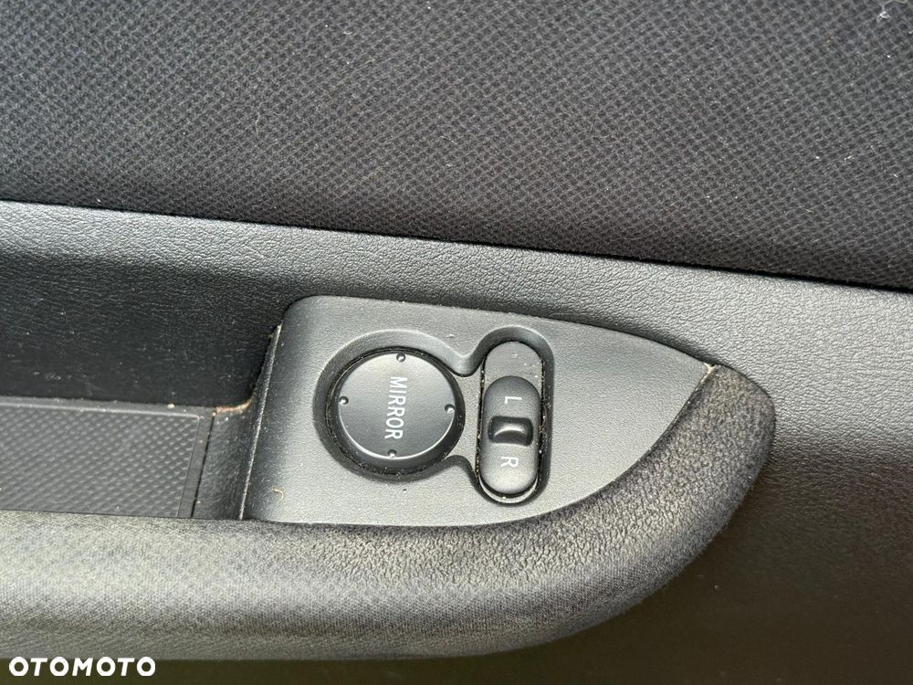 Honda FR-V 1.7 - 16