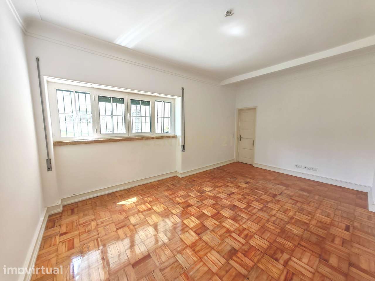 Imóvel T2 com excelente área (originalmente era um T3), remodelado rec - Grande imagem: 2/16