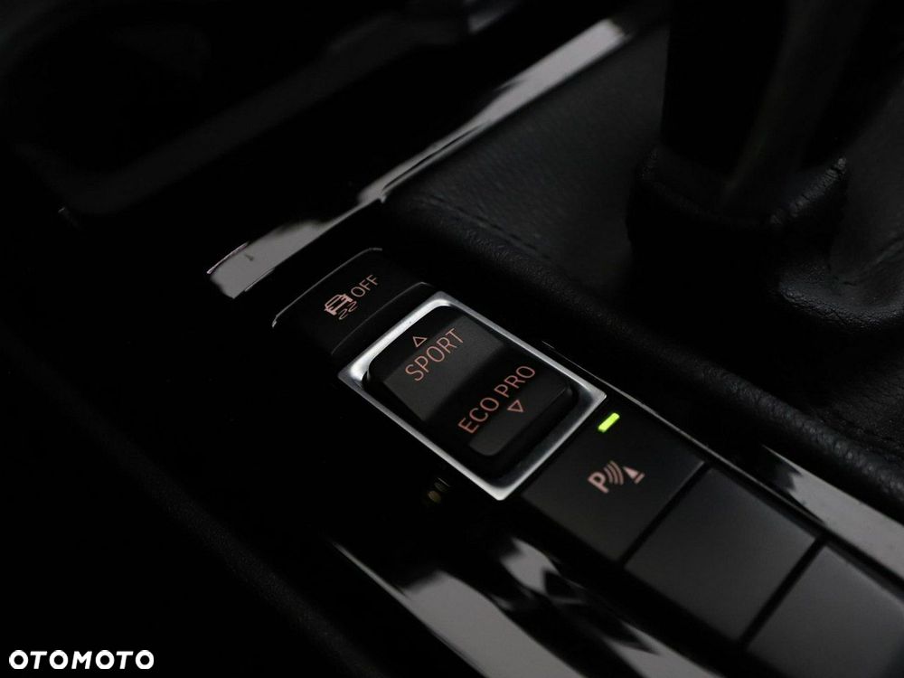 BMW X1 sDrive18d xLine - 29