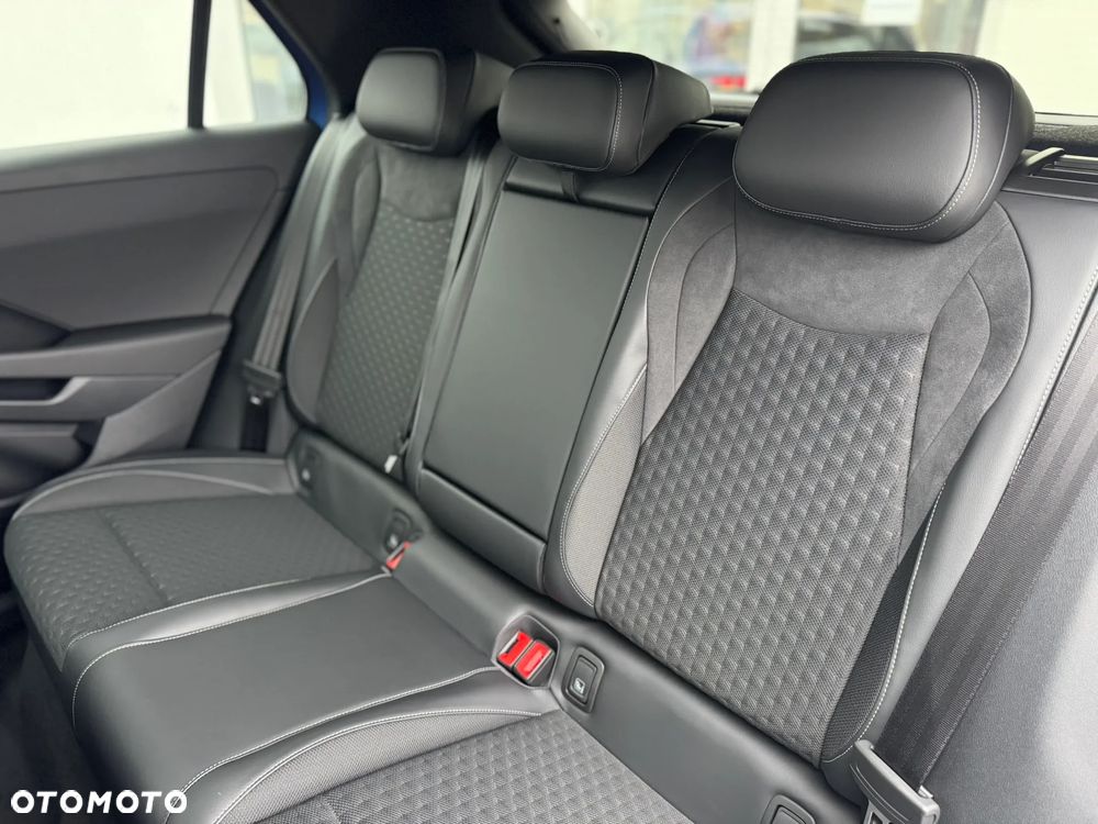 Volkswagen T-Roc 1.5 eTSI OPF DSG R-Line - 27