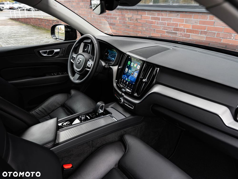 Volvo XC 60 B4 D AWD Plus Dark - 25