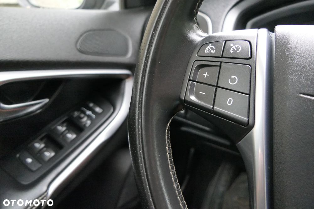 Volvo V40 D3 Drive-E SCR R-Design Momentum - 31