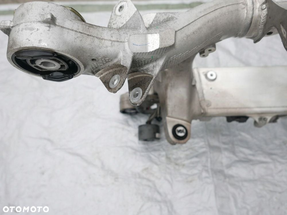 BMW G30 SANKI BELKA KOŁYSKA TYŁ AKTYWNA AKTUATOR 6861201 7818177 - 5