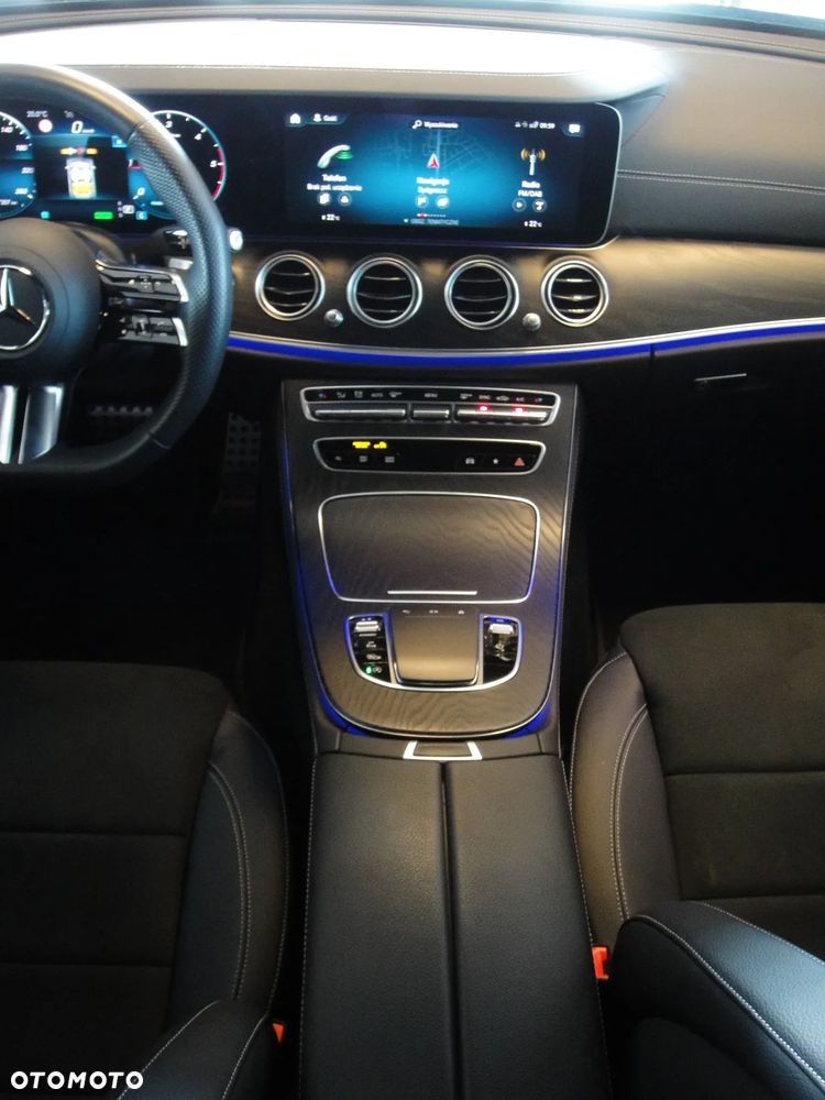 Mercedes-Benz Klasa E 220 d 4-Matic - 12